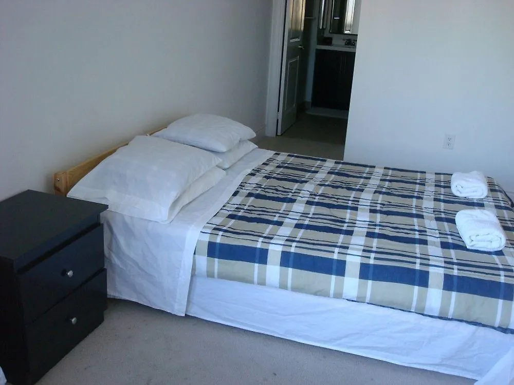 Kashaneh Guest House - Harrison Garden Toronto Hotel