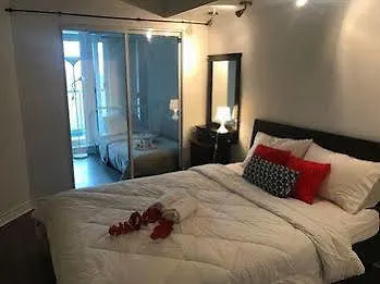 Kashaneh Guest House - Harrison Garden Toronto Hotel