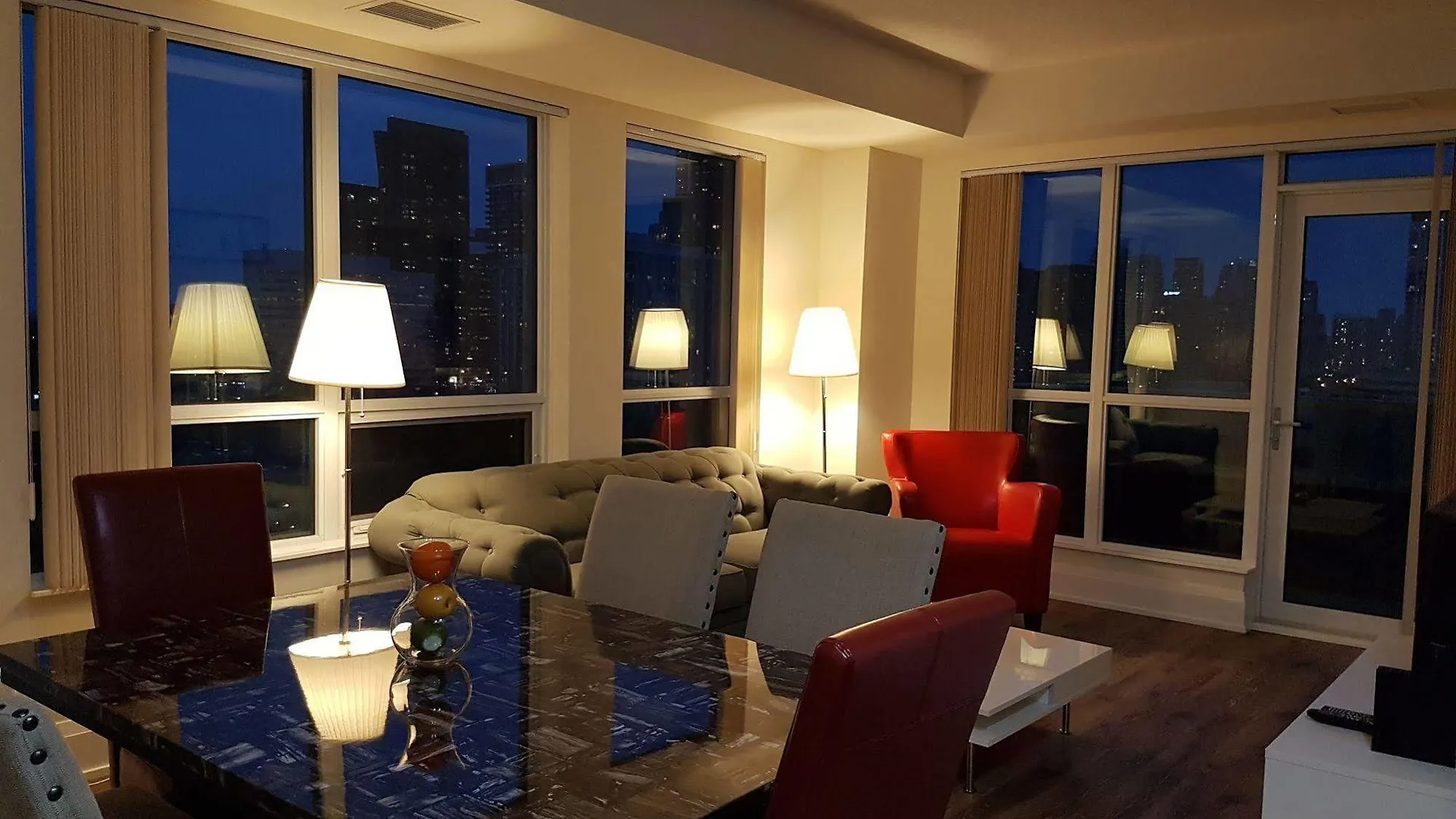 Kashaneh Guest House - Harrison Garden Toronto