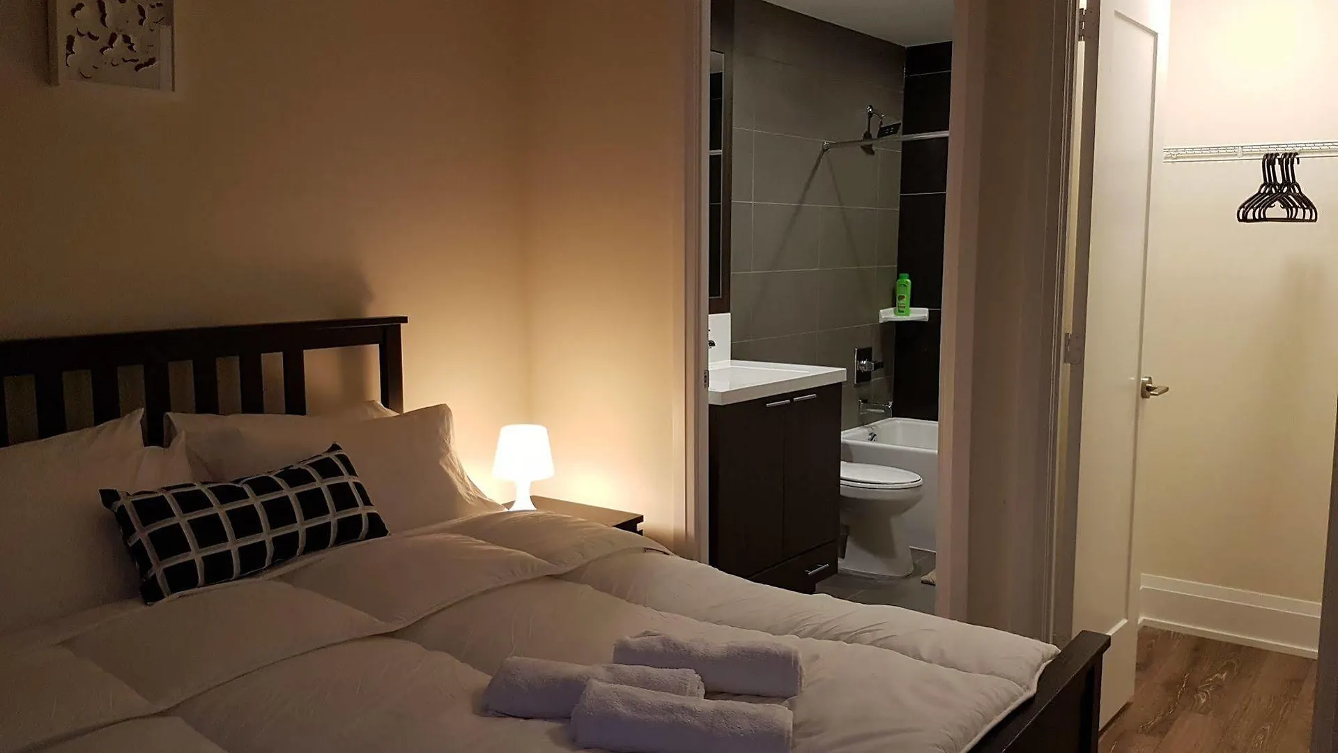 Hotel Kashaneh Guest House - Harrison Garden Toronto
