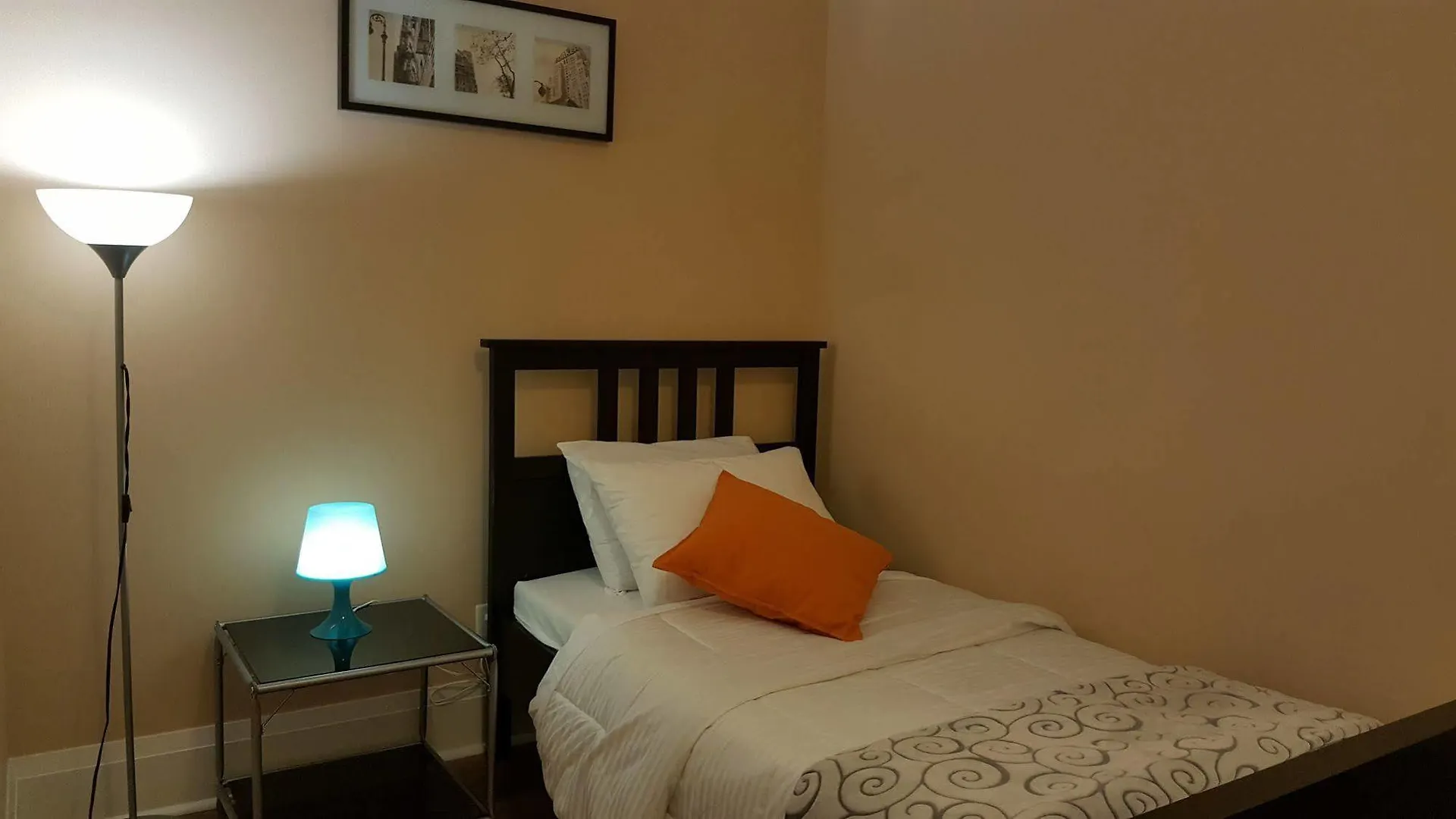Kashaneh Guest House - Harrison Garden Toronto Canada