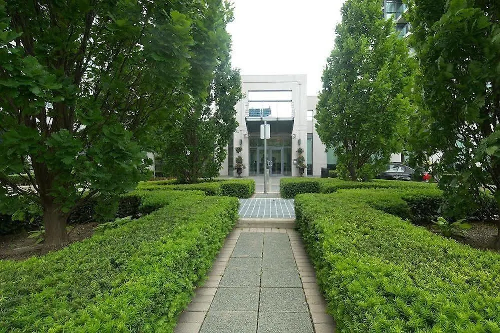 Kashaneh Guest House - Harrison Garden Toronto 3*,